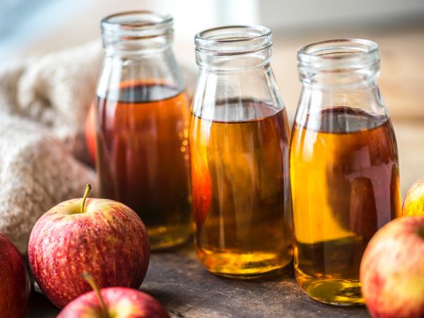 7 prednosti jabolčnega kisa z medom, ingverjem in kurkumo